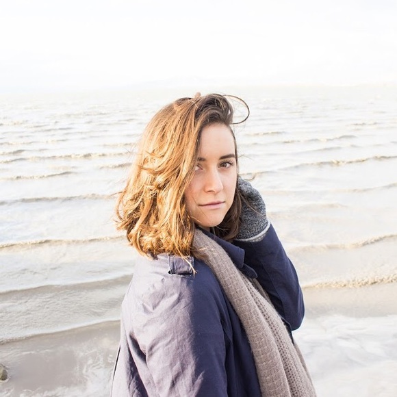 Meet your Posher, Emma - Picture 2 of 3