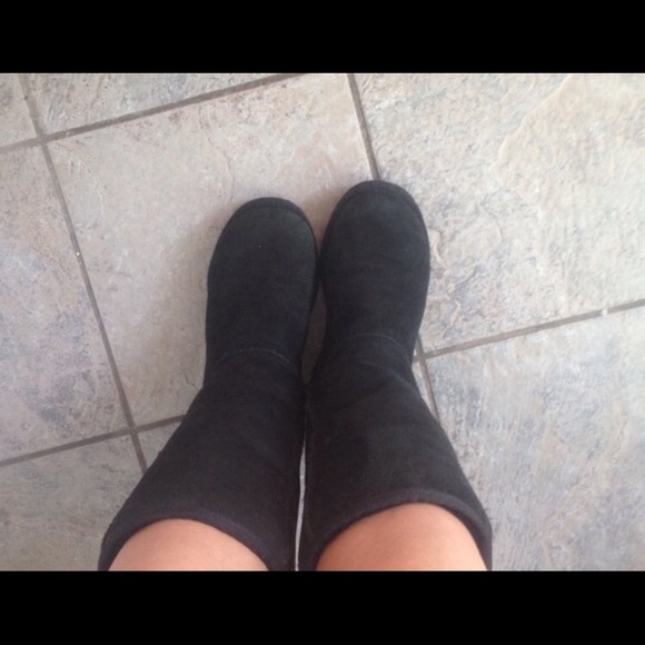 Black tall uggs