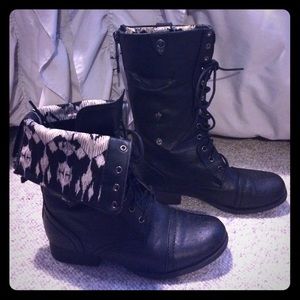 Black combat boots !