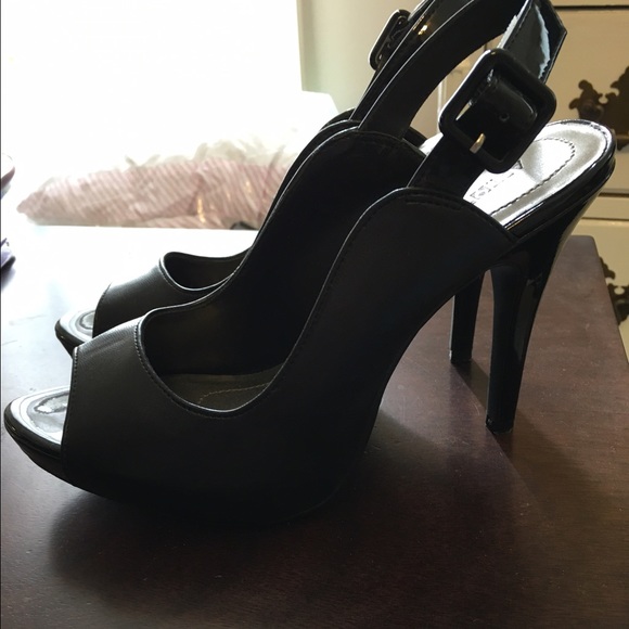 🚫SOLD🚫Peep Toe Heels