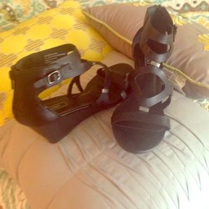 XOXO ankle sandals