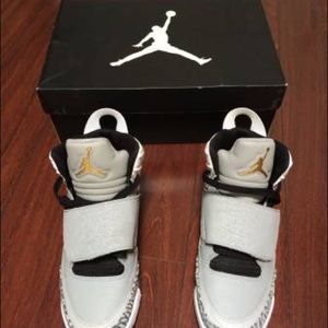 Jordan Son of Mars Matte Silver/Gold/White/Black