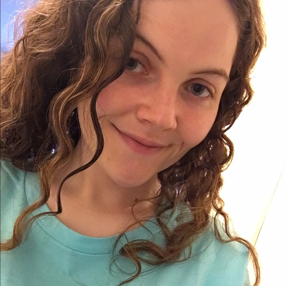 Meet your Posher, Alexandra - Picture 2 of 4