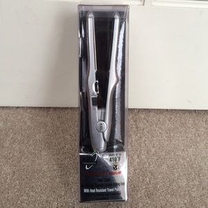 Ion titanium mini gator flat iron with pouch