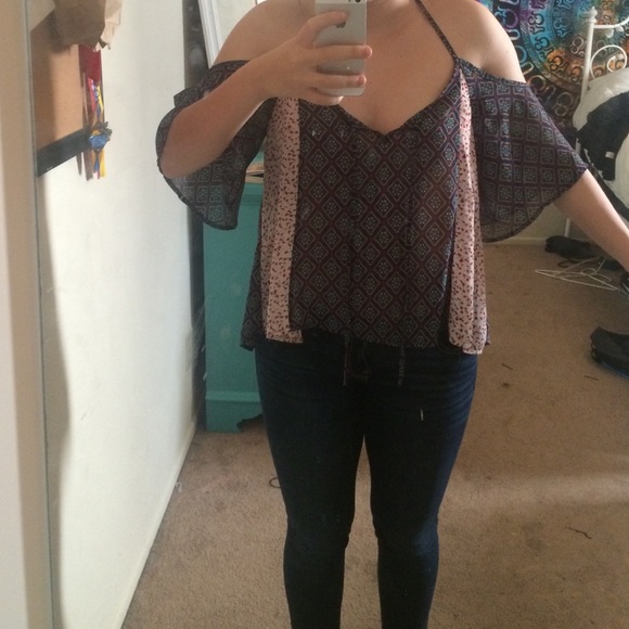 cute blouse!