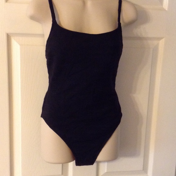 Great black swimsuit with tummy control!