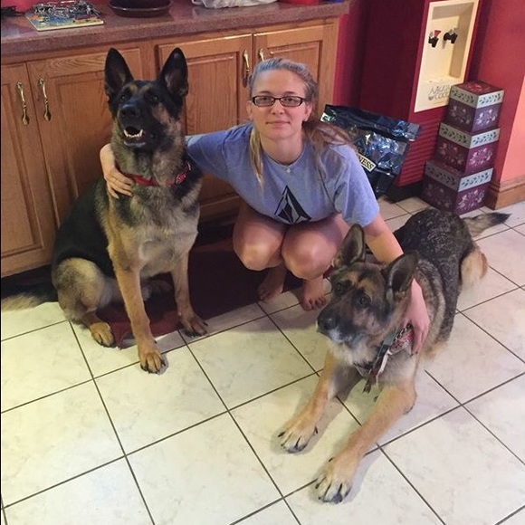 Meet your Posher, Joelle - Picture 1 of 1