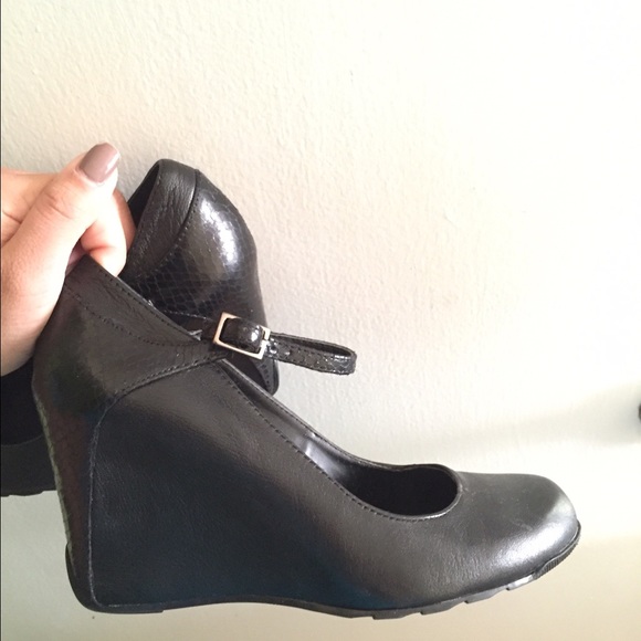 Kenneth Cole reaction wedges