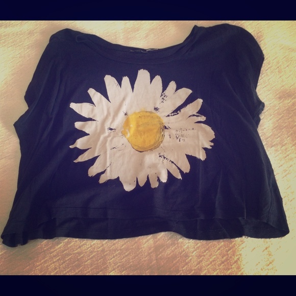 Urban Outfitters Daisy T-shirt - Picture 1 of 1