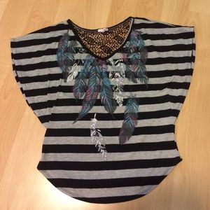 Feather Design T-shirt