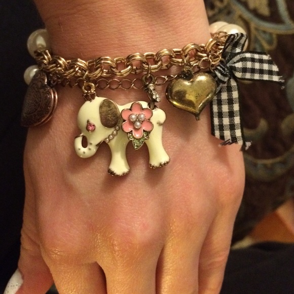 Betsy Johnson braclet