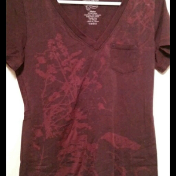 *SOLD ON VINTED* Maroon design t-shirt