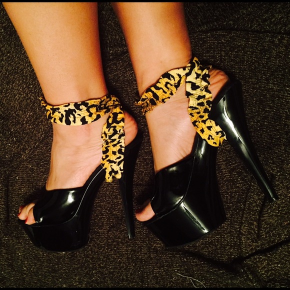 Black platforms can fit size 8-9