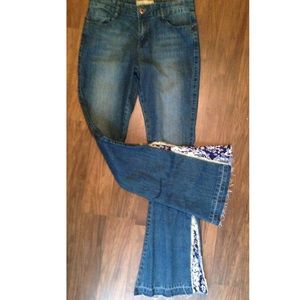 Jeans with fabric flare