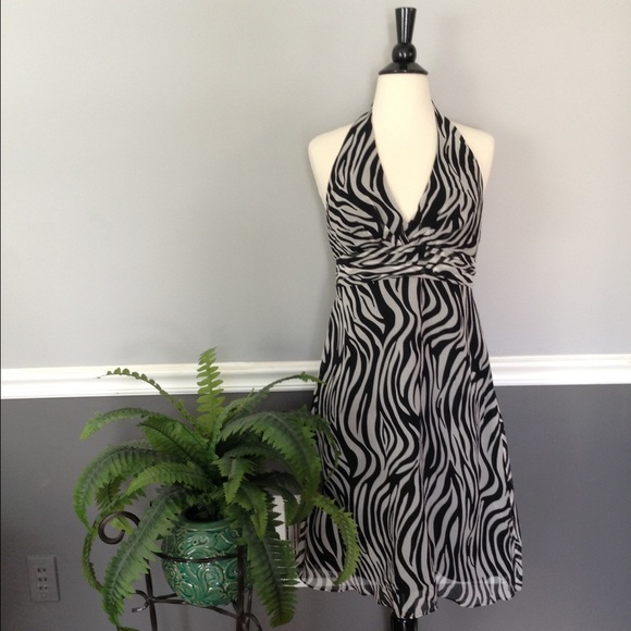 💕 HP 💕 White House Black Market NWT Halter DresS