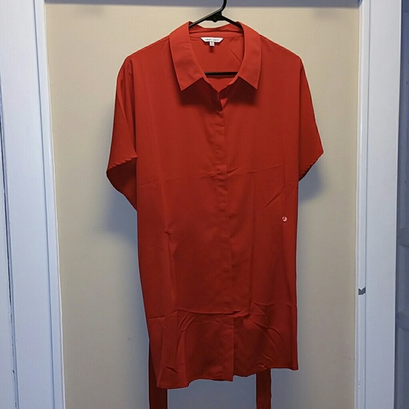 Short sleeved fitted button up tie waist