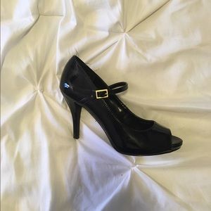 Tahari peep toe heels