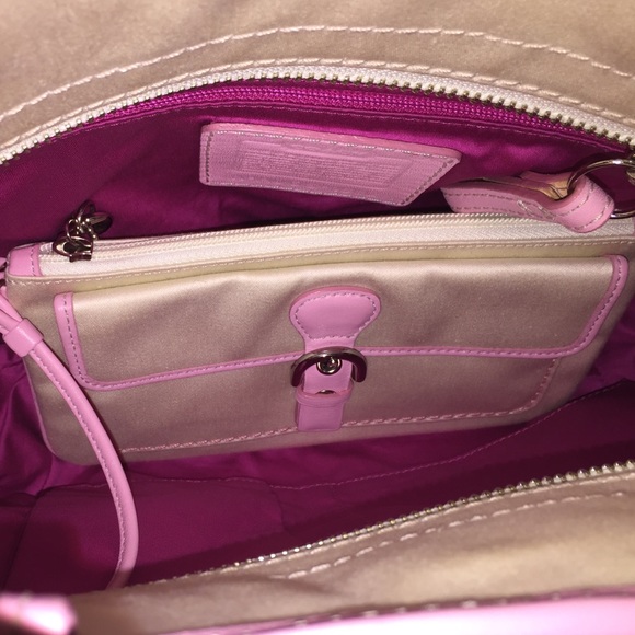 Pearl and pale pink authentic coach hand bag - Picture 3 of 4