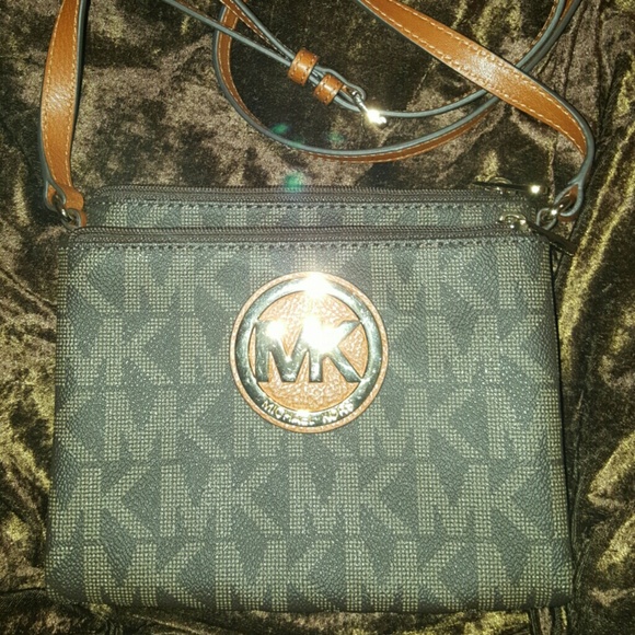 ❤️❤️SOLD Michael Kors Crossbody ❤️❤️