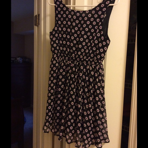Adorable flower print dress with a v cut back