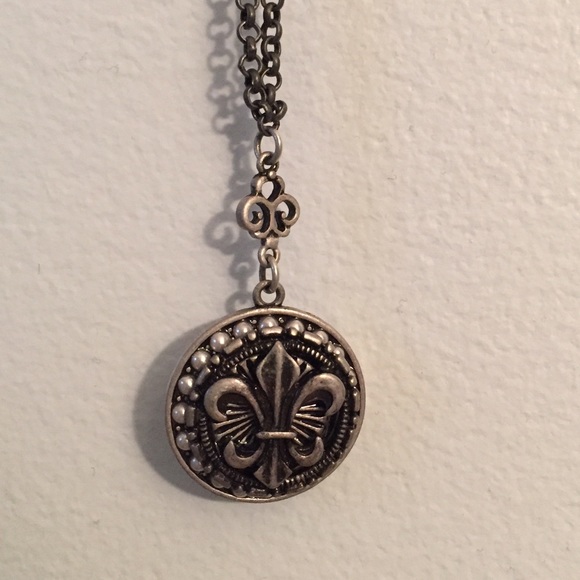 BKE Saint adjustable necklace