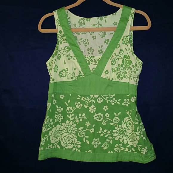 Sleeveless V-neck blouse