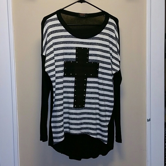 Long sleeved cross shirt