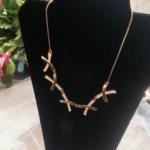 Criss cross necklace