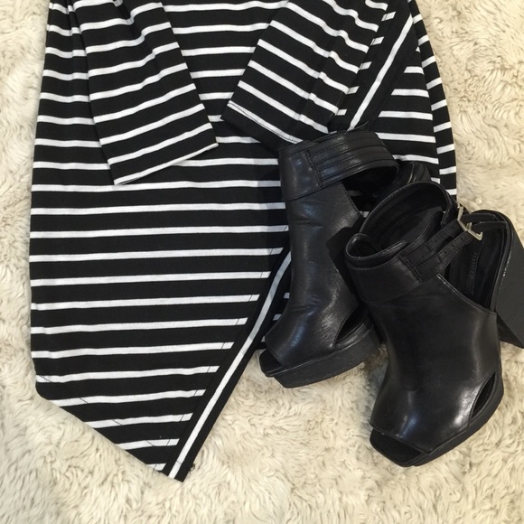 ASYMETRICAL | striped black & white dress