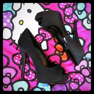 SOLD! Steve Madden Feelixx Peeptoe Heels