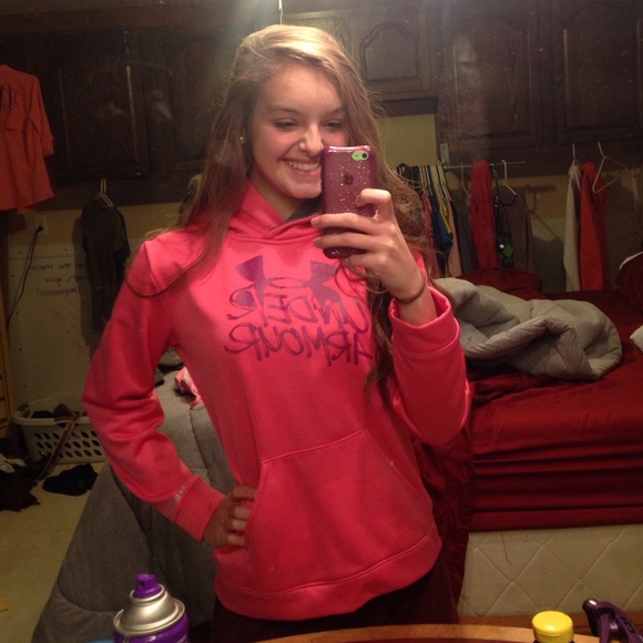 UNDER ARMOUR SWEATSHIRT