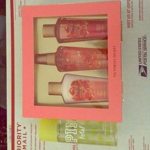 Bundle passion struck gift set and pink