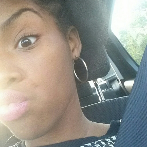 Meet your Posher, Maya