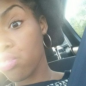 Meet your Posher, Maya