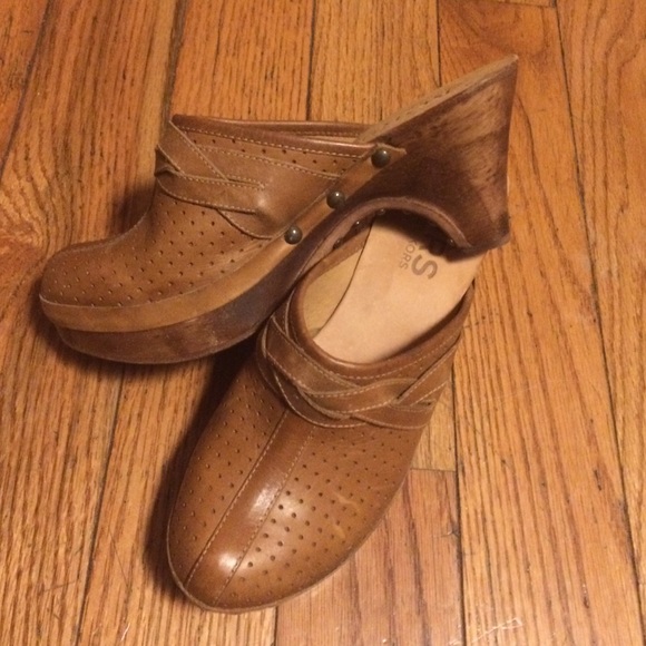Tan Michael Kors Clogs - Picture 2 of 4