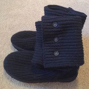 Black knit Uggs