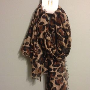 LEOPARD PRINT SCARF