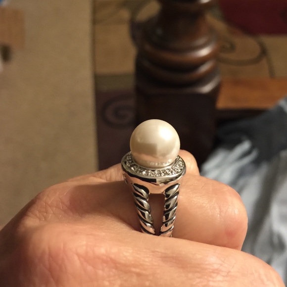 Large platinum overlay 11mm stimulated pearl ring. - Picture 1 of 3