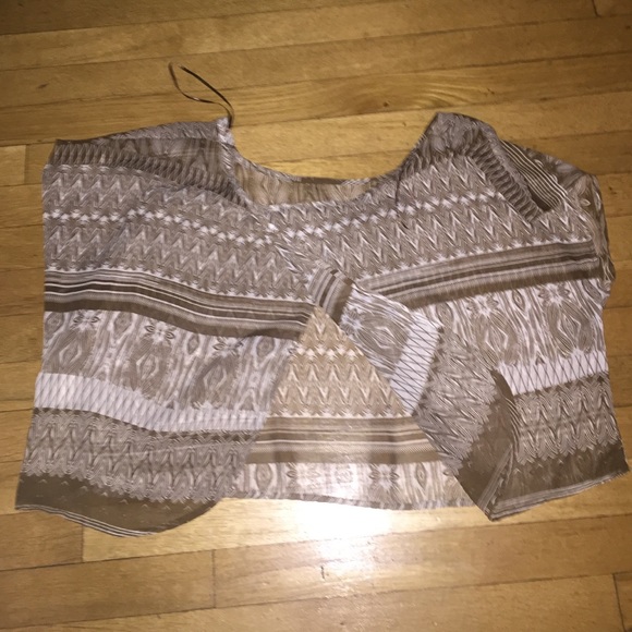 Cute sheer open back top - Picture 2 of 3