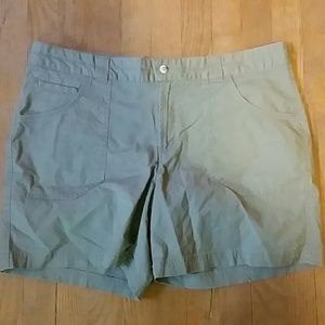 Columbia khaki green shorts