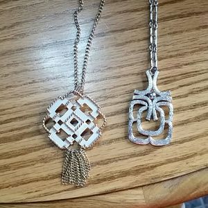 Vintage set of necklaces/brooch