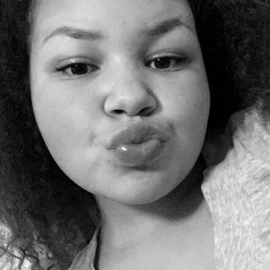 Meet your Posher, Malika