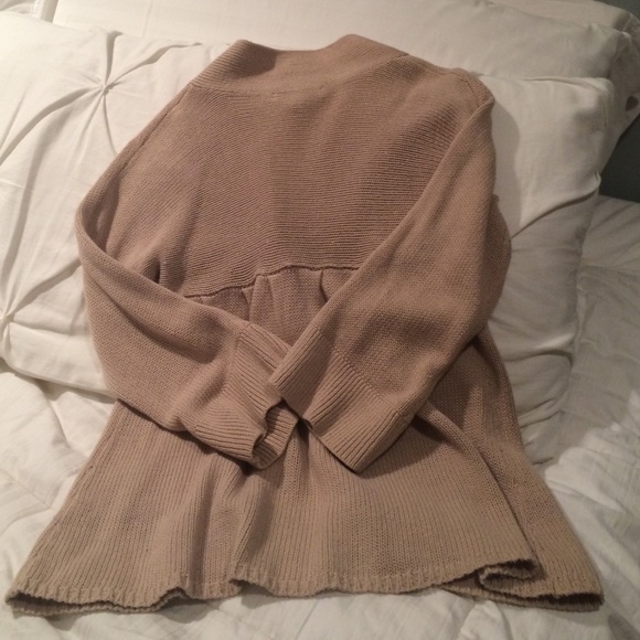 Banana Republic Sweater - Picture 3 of 4