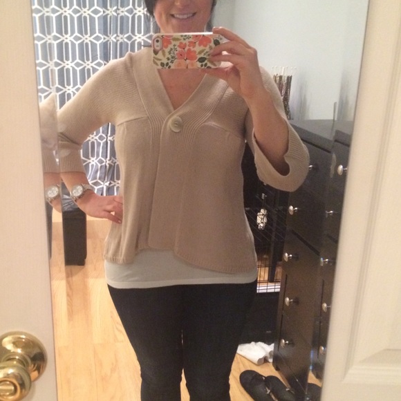 Banana Republic Sweater - Picture 4 of 4