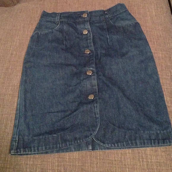 Very cute jean skirt!