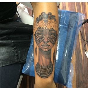 Meet your Posher, Ebony