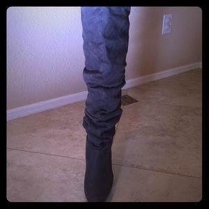 Knee high boots in grey