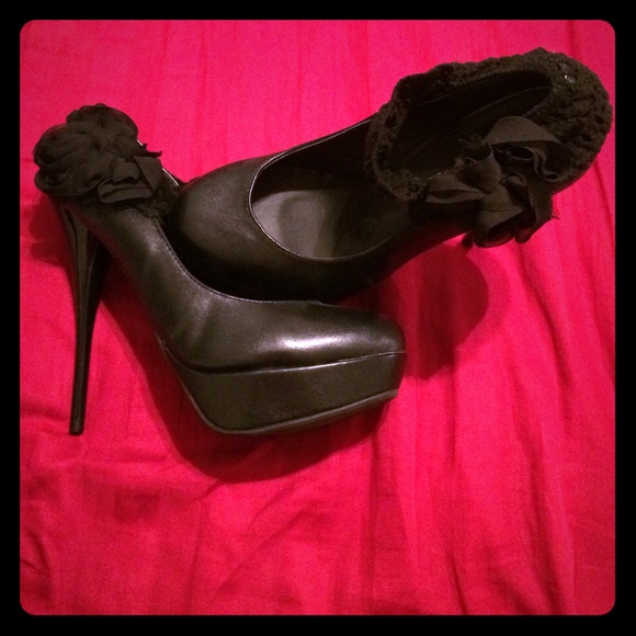 6 in. Back heels w/ stretchy rose "strap"
