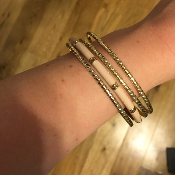 🚫sold🚫LC Necklace and bangles set - Picture 3 of 3