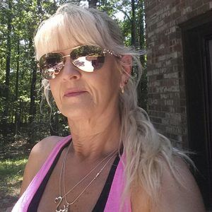 Meet your Posher, Mona